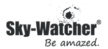 Logo del marchio Sky-Watcher, produttore di telescopi per osservazione astronomica.