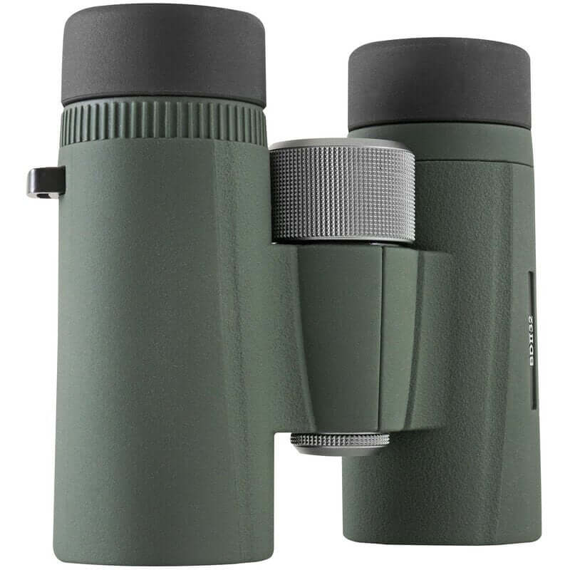 Binocolo Kowa BD II XD 6.5x32 con lenti a bassa dispersione e ampio campo visivo, colore verde scuro.