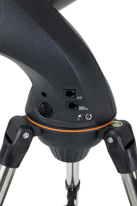 Montatura computerizzata Nexstar+ per telescopio Celestron Nexstar 6 SLT con dettagli delle porte di connessione.