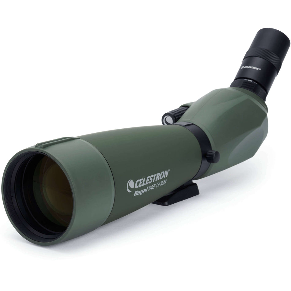 Cannocchiale Celestron Regal M2 80ED con ottica luminosa e visione a 45°, ideale per escursionismo e tiro sportivo.
