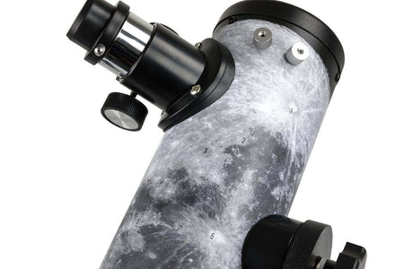 Telescopio Celestron Firstscope 76, design Luna di Robert Reeves, dettagli tubolari, visione satellitare.