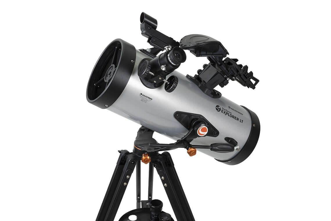 Telescopio Celestron StarSense Explorer 127 LT Newtoniano con tecnologia di puntamento per osservare il cielo notturno.