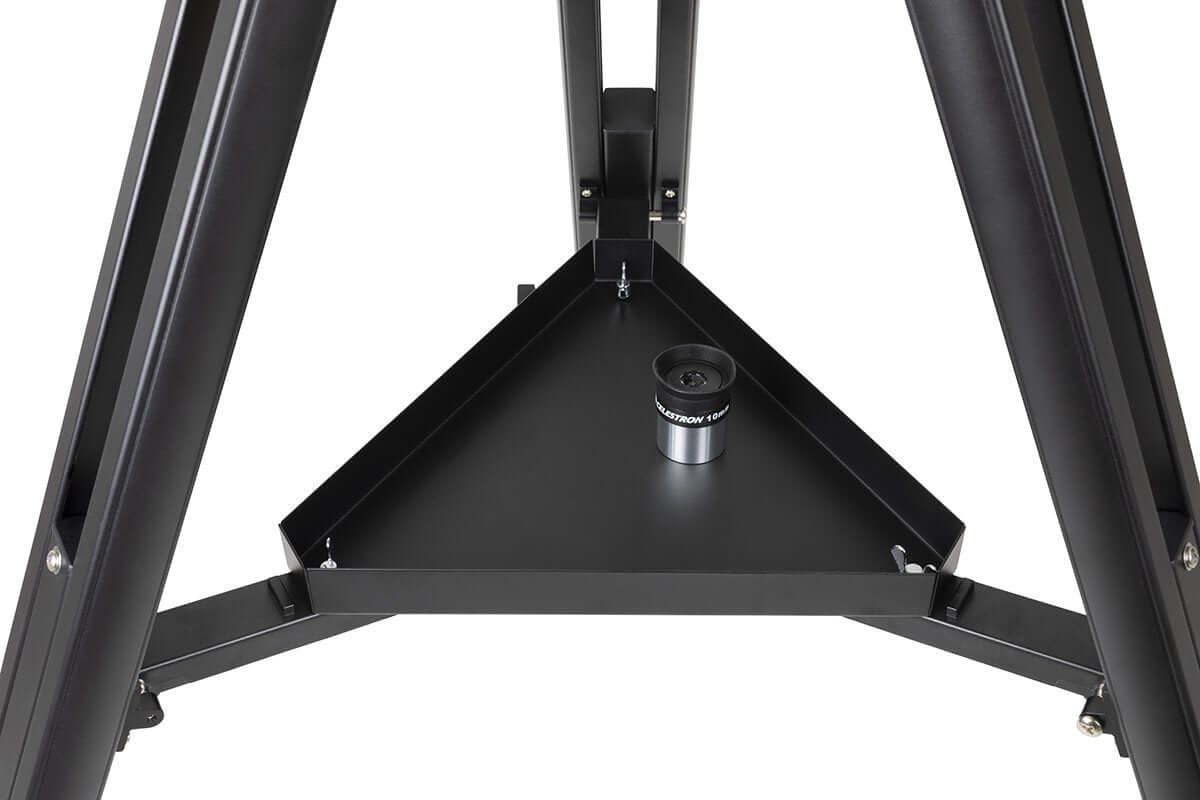 Base del treppiede del telescopio Celestron Starsense Explorer DX 102AZ, con vassoio porta accessori centrale.