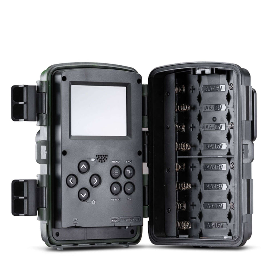 Fototrappola Wild Guardian Wi-Fi aperta con schermo e scomparti batteria, ideale per monitoraggio remoto e foto 4K dettagliate giorno e notte.