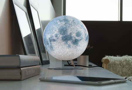 DiProgress Mappamondo Lunare NATGEO su scrivania moderna