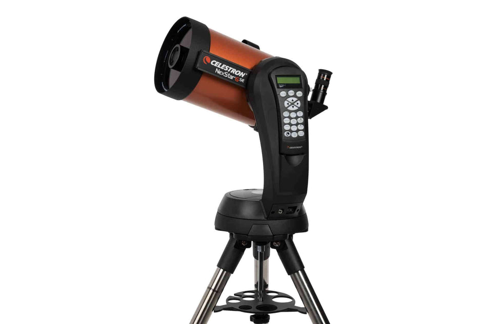 Telescopio Celestron Nexstar 6 SE Schmidt-Cassegrain su montatura altazimutale computerizzata GO-TO, perfetto per l'osservazione astronomica.