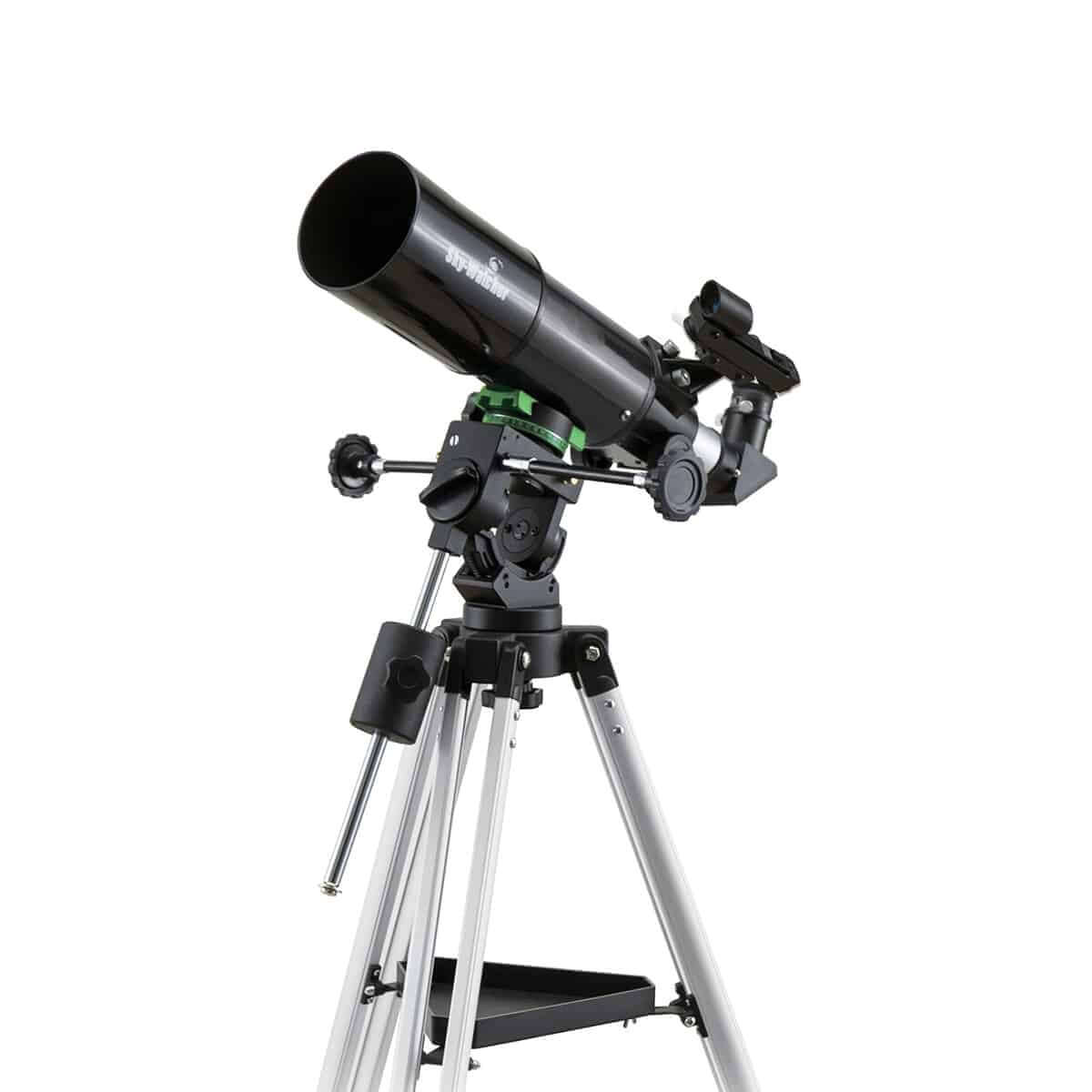 Telescopio SkyWatcher Rifrattore 80/400 CQ40 su montatura equatoriale, ideale per osservazione astronomica.