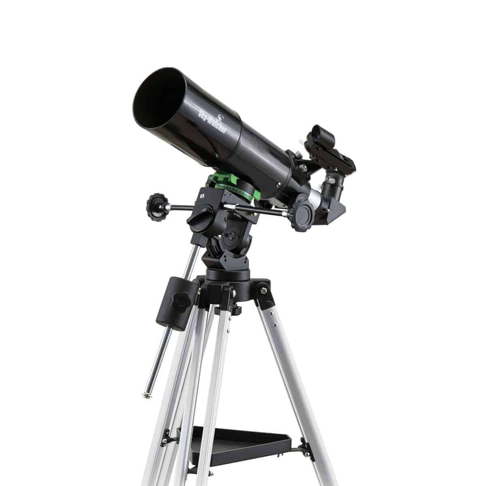 Telescopio SkyWatcher Rifrattore 80/400 CQ40 su montatura equatoriale, ideale per osservazione astronomica.