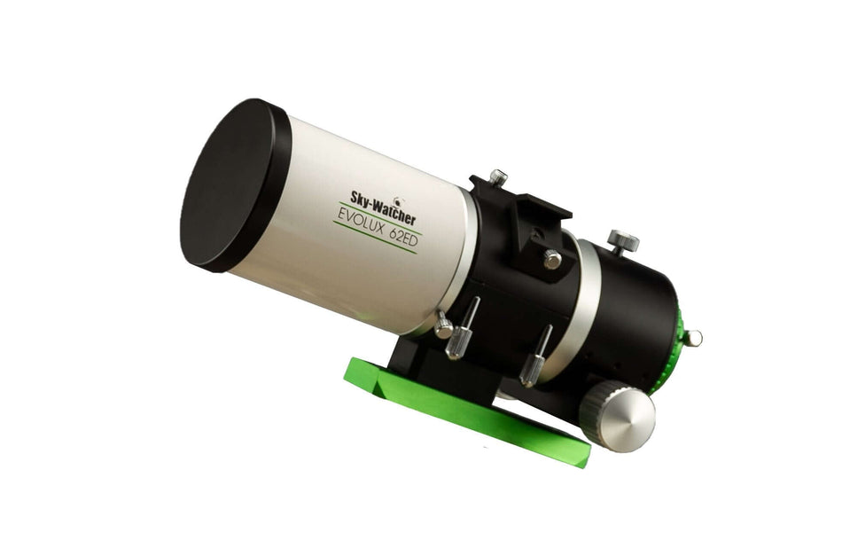 Telescopio SkyWatcher Evolux 62ED con design compatto e miglioramenti meccanici, ispirato alla serie Evostar ED. Riffrattore apocromatico.