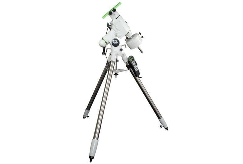 Montatura equatoriale SkyWatcher HEQ5 Synscan Go-To per telescopi, con capacità di carico 15 kg e alimentatore da 220V incluso.