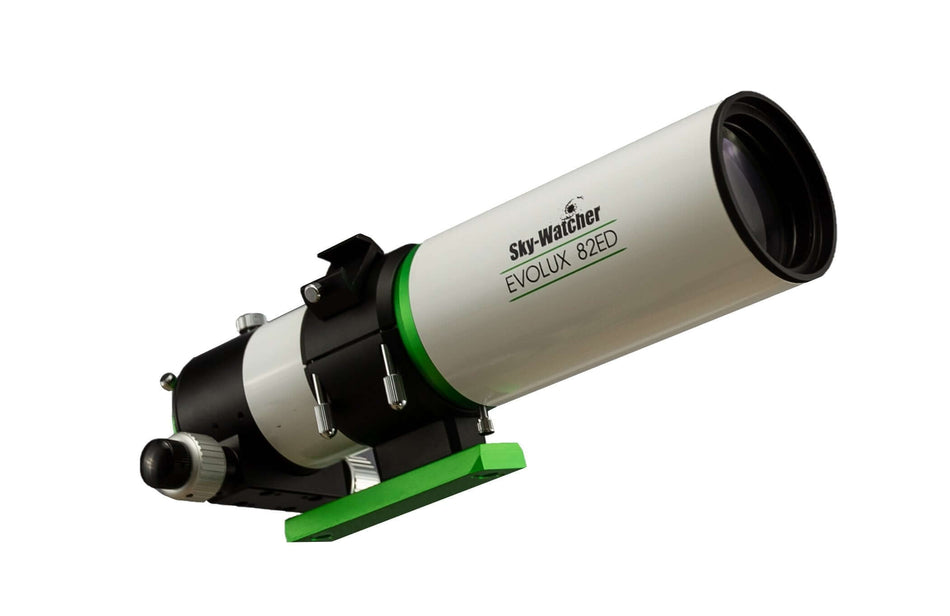 Telescopio SkyWatcher Evolux 82ED con design compatto e ottiche migliorate, ispirato alla serie Evostar.