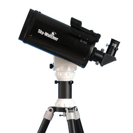 Telescopio SkyWatcher Skymax 102 AZGTi su montatura Wi-Fi, design compatto per osservazione planetaria e lunare ad alto ingrandimento.