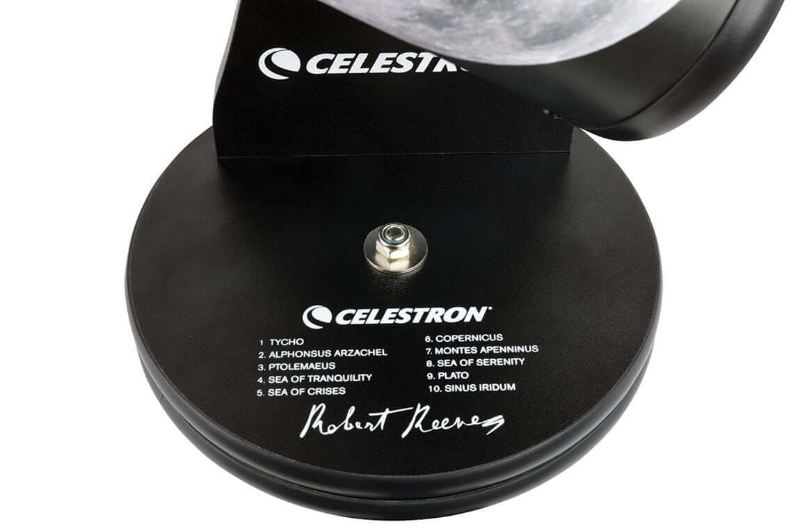 Base del Celestron Firstscope 76 edizione Robert Reeves, con legenda dei luoghi lunari e firma dell'osservatore lunare famoso.
