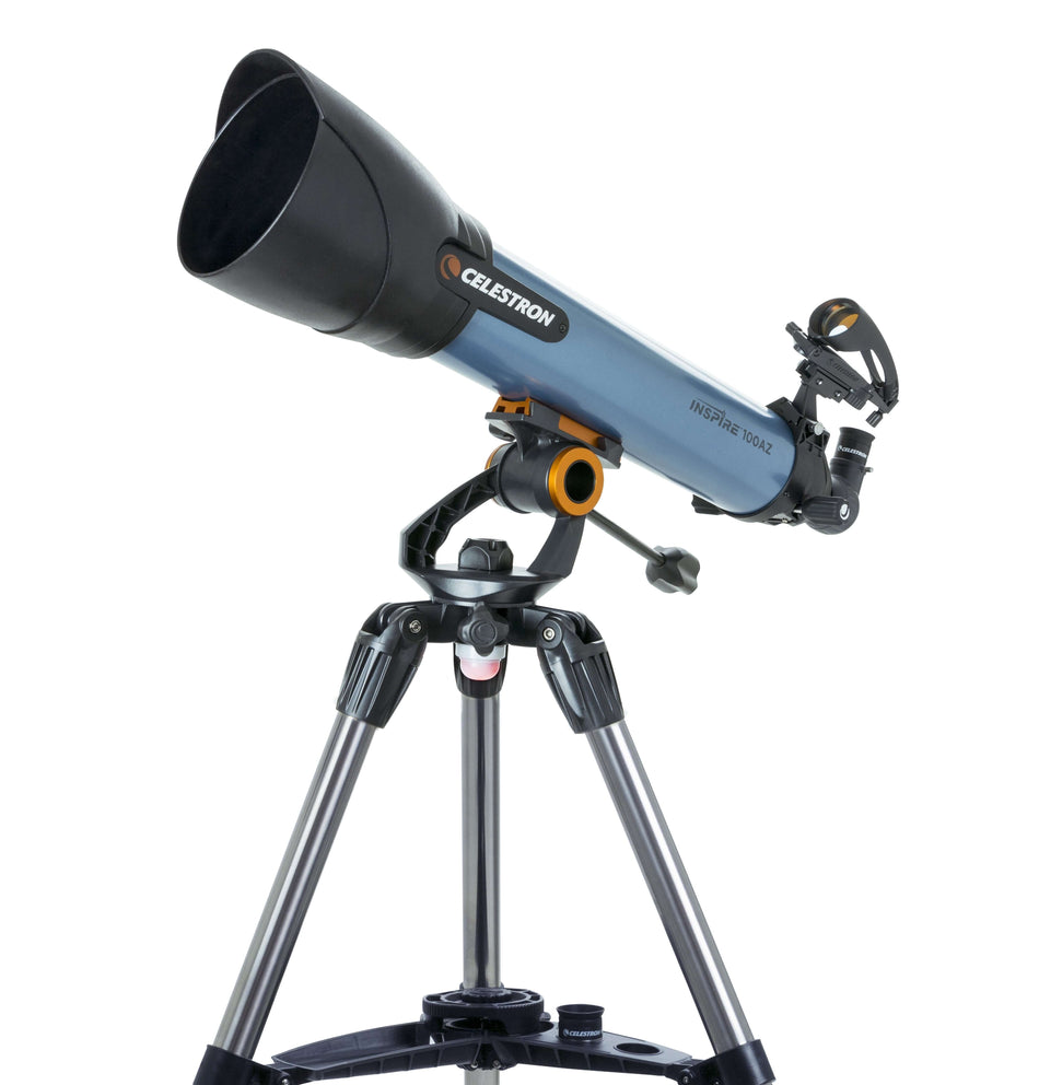Telescopio rifrattore Celestron Inspire 100AZ con montatura stabile e torcia LED integrata per osservazioni terrestri e notturne.