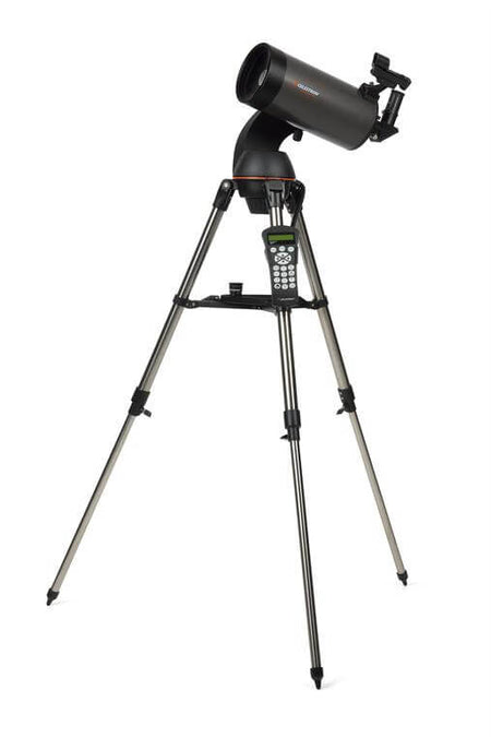 Telescopio Celestron Nexstar 127 SLT su treppiede con montatura altazimutale e pulsantiera NexStar GO-TO.