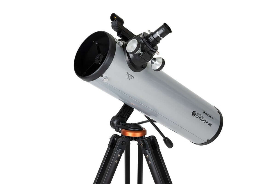 Telescopio Celestron StarSense Explorer DX 130AZ Newtoniano su treppiede, sistema puntamento avanzato per osservazione cielo notturno.