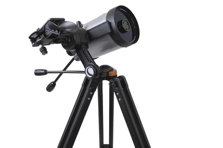 Telescopio Celestron StarSense Explorer DX 5SC su treppiede, innovativo Schmidt-Cassegrain per osservare il cielo notturno.