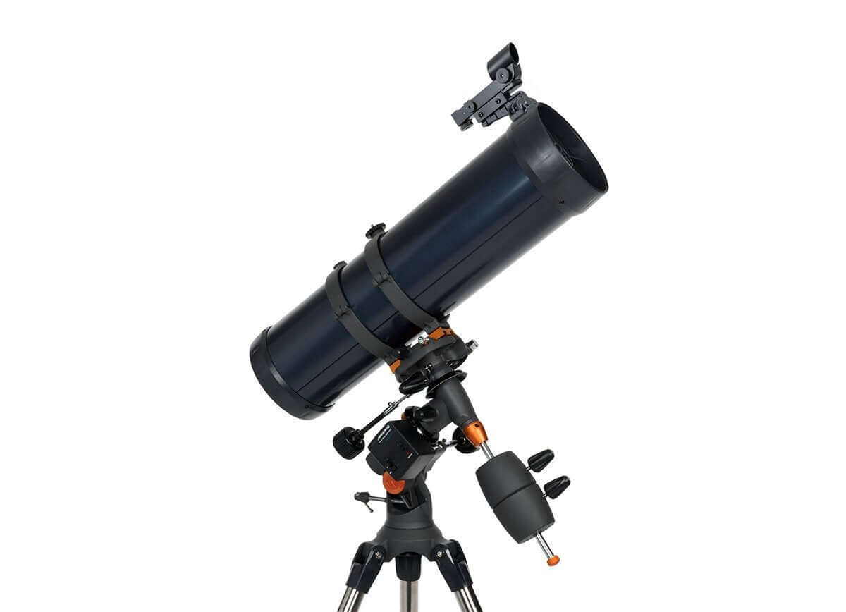 Telescopio Celestron Astromaster 130EQ-MD con montatura CG3 per osservazioni astronomiche, con motore di inseguimento automatico della volta celeste.