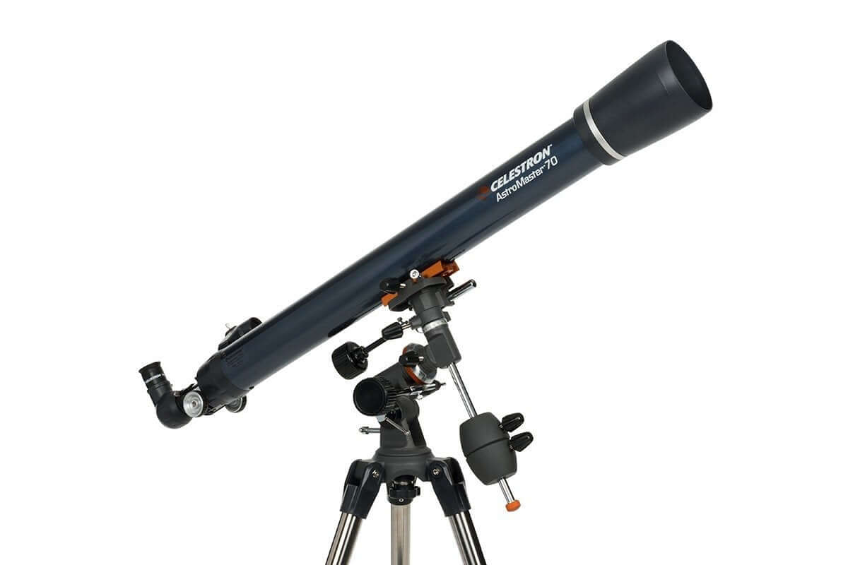 Telescopio Celestron Astromaster 70EQ con montatura EQ e treppiede in acciaio, ideale per osservazioni astronomiche principianti.