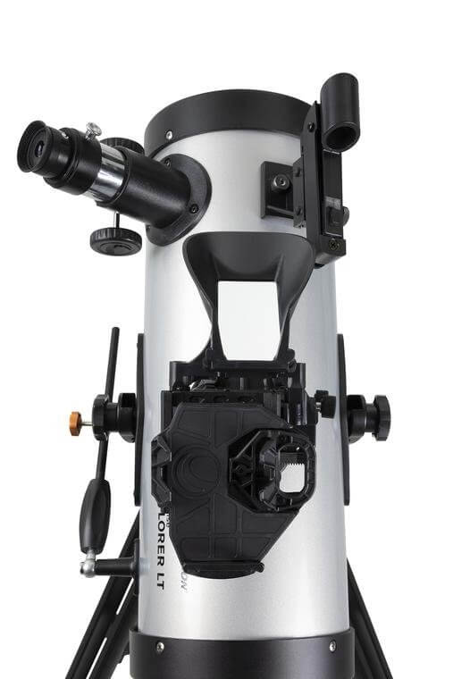 Telescopio Celestron Starsense Explorer 127 LT Newton con tecnologia di puntamento avanzata per osservare il cielo notturno.