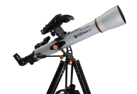 Telescopio Rifratore Celestron StarSense Explorer 70 LT su cavalletto, ideale per osservare il cielo notturno con tecnologia innovativa.
