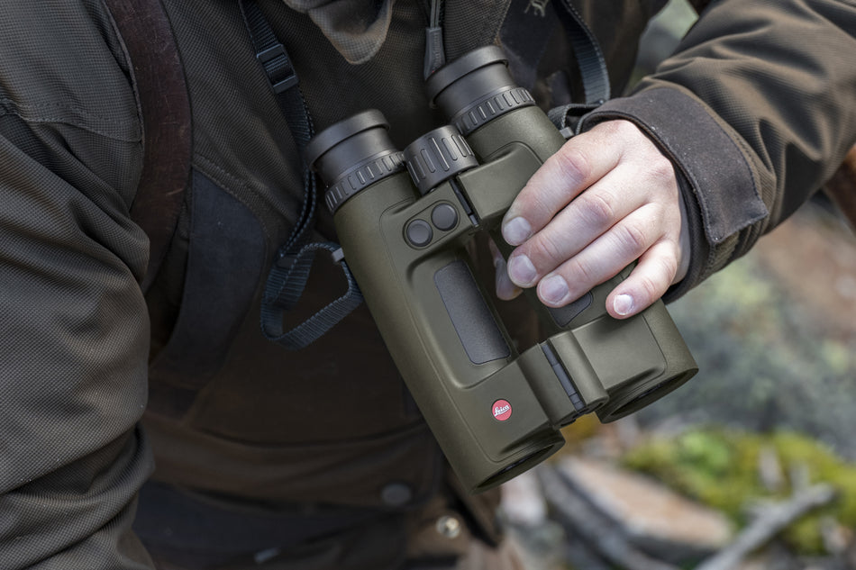 Leica Geovid Pro 10x42 verde oliva in uso durante la caccia