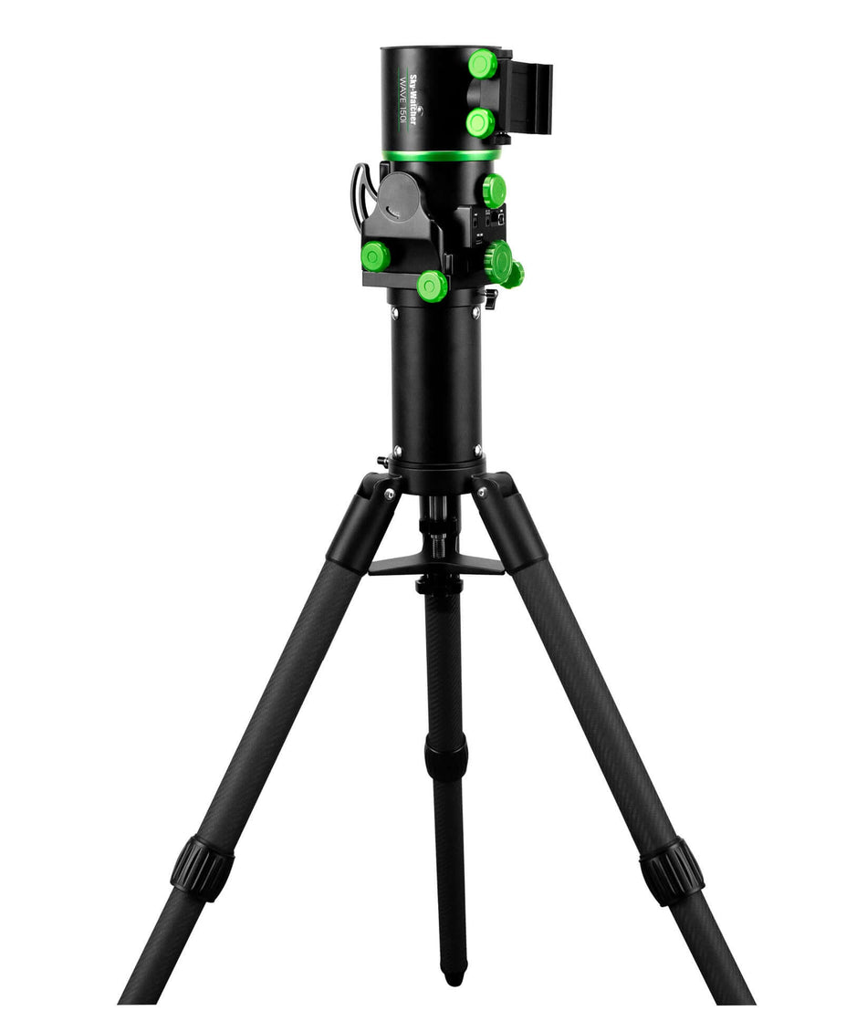 Montatura Sky-Watcher Wave 150i su treppiede, ideale per astrofotografia.
