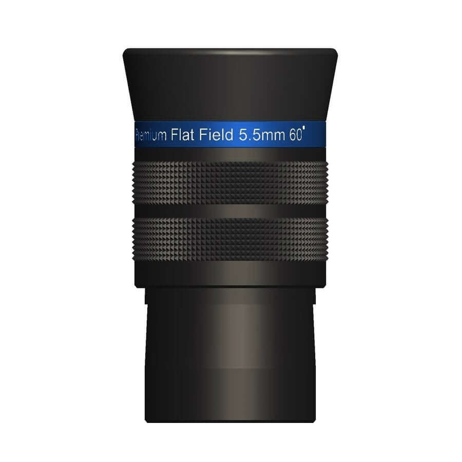 Oculare Auriga Premium Flat Field 5.5mm con campo apparente di 60°, barilotto da 31.8mm e trattamento antiriflesso FMC.