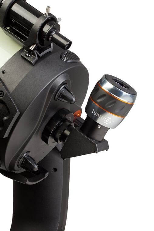 Oculare Celestron Luminos 31mm montato su telescopio per osservazioni del cielo profondo, ultragrandangolare 82° e 2 pollici.
