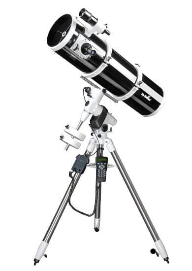Telescopio Newton 200/1000 su montatura EQ5 Synscan GoTo