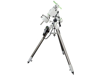 Montatura equatoriale SkyWatcher HEQ5 Synscan Go-To di alta qualità con capacità di carico fino a 15 kg, include alimentatore.