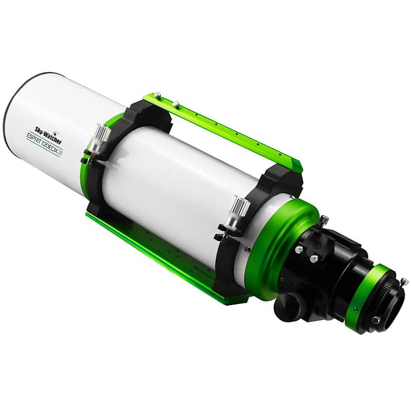 Telescopio SkyWatcher Esprit 120EDX APO su sfondo bianco