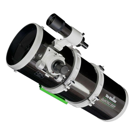 Telescopio riflettore SkyWatcher Newton Quattro 8S 200/800 f/4 per astrofotografia, ideale per immagini chiare e dettagliate.