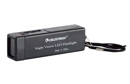Torcia Celestron Night Vision Luce LED Rossa per osservazioni astronomiche e mappe notturne, compatta, portatile e con batterie incluse.