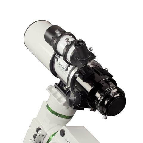Telescopio rifrattore apocromatico SkyWatcher APO Esprit 80ED con tripletto e spianatore di campo per astrophotography.