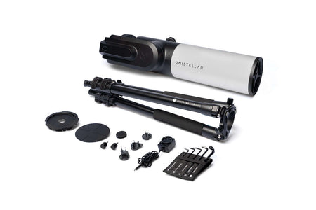 Telescopio smart Unistellar eVscope 2 con accessori: montatura, oculari e strumenti per l'esplorazione spaziale avanzata.