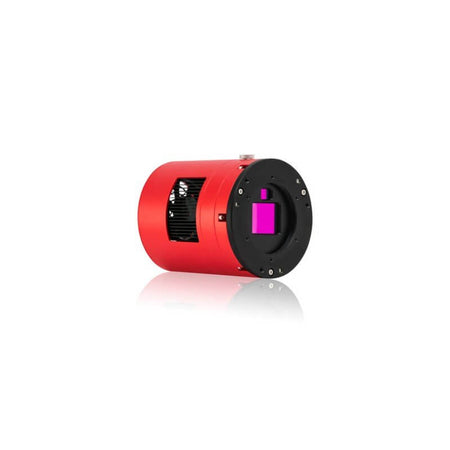 Camera astronomica ZWO ASI 2600 MC DUO con sensore Sony ExMor IMX571 e guida integrata, colore rosso, su sfondo bianco.